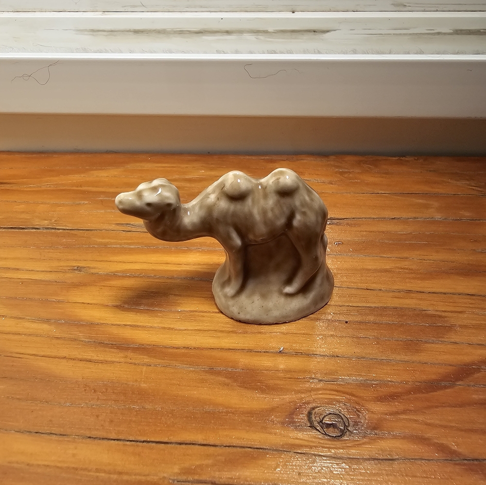 Vintage Wade Whimsie Camel Figurine Real English Porcelain - Picture 2 of 3